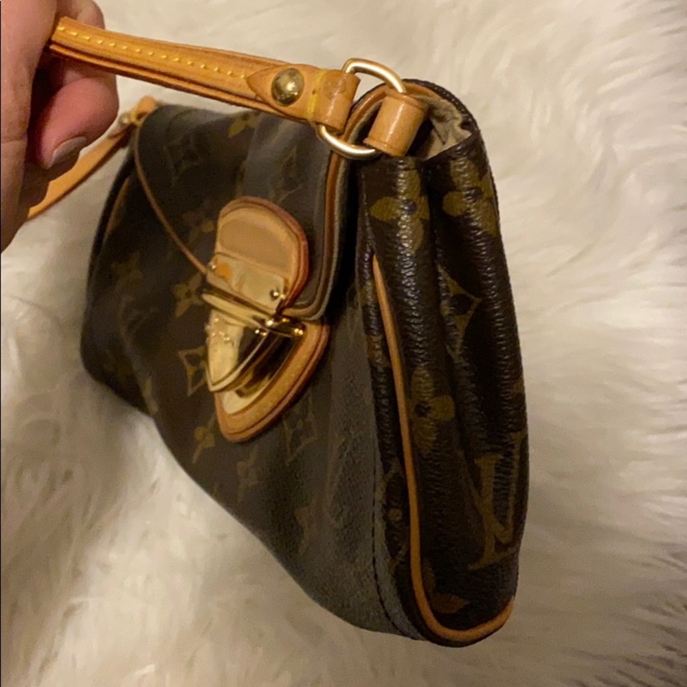 Louis Vuitton* - Picture 5 of 9